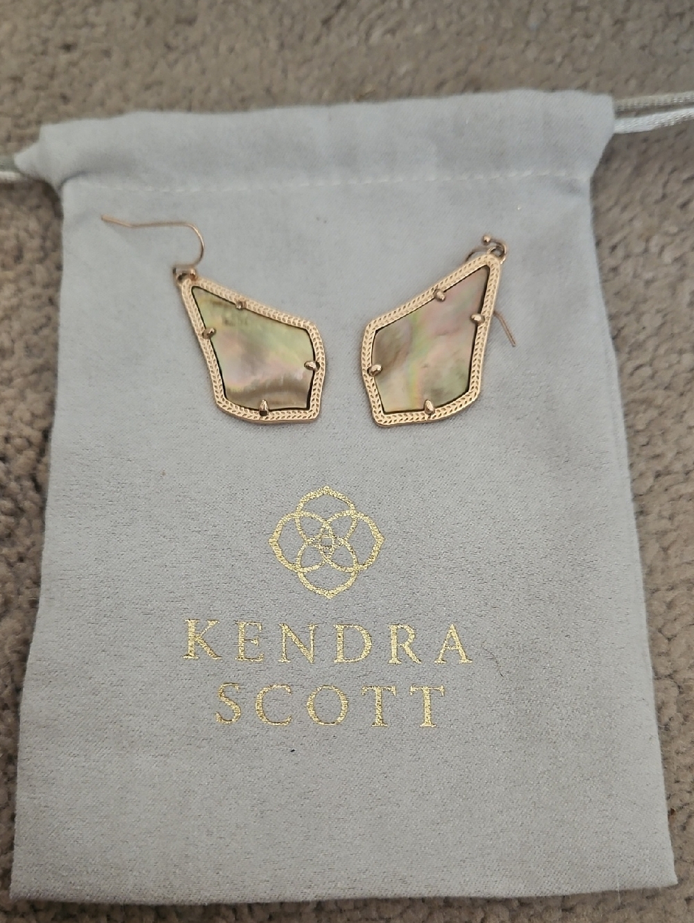 New with Bag Kendra Scott Alex Drop Rose Gold Frame Pink Iridescent Earrings - Picture 2 of 10